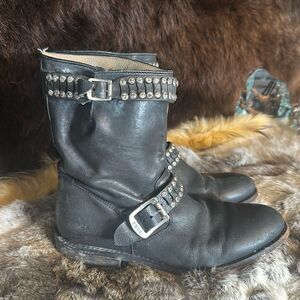 Frye boots 8.5B (4420)